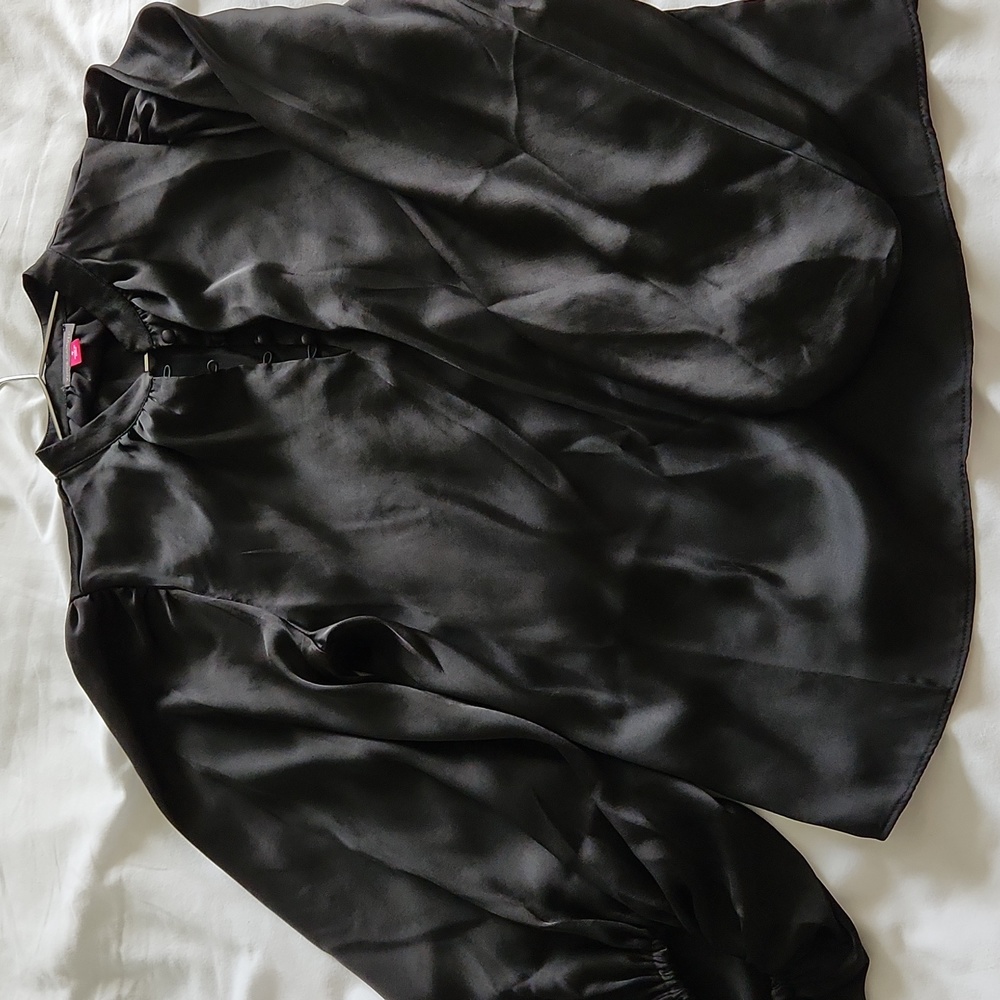 Satin Vince Camuto blouse